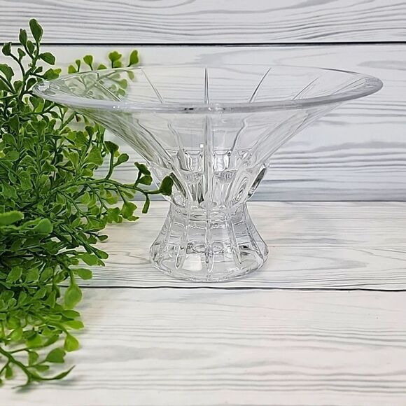 Bohemian crystal pedestal bowl by Royal Limited 8" diameter - Picture 1 of 5